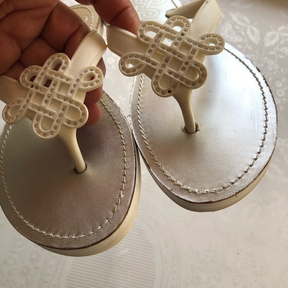 DVF Diane Von Furstenberg White Flip-Flop Sandals Women’s Size 7 Slip-On Shoes - Picture 6 of 16